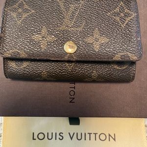 Authentic Louis Vuitton Key Holder with Box